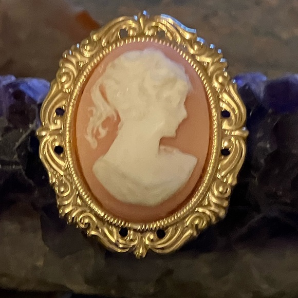 CAMEO BROOCH 1 1/2” long - Picture 5 of 12